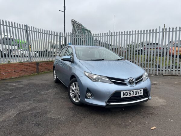 Reservation Payment for - Toyota Auris 1.6 V-Matic Icon Multidrive S 2013
