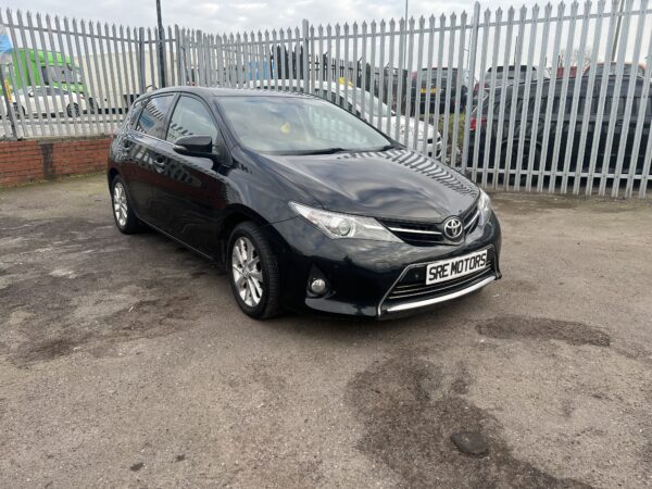Reservation Payment for - Toyota Auris 1.4 D-4D Excel 2013